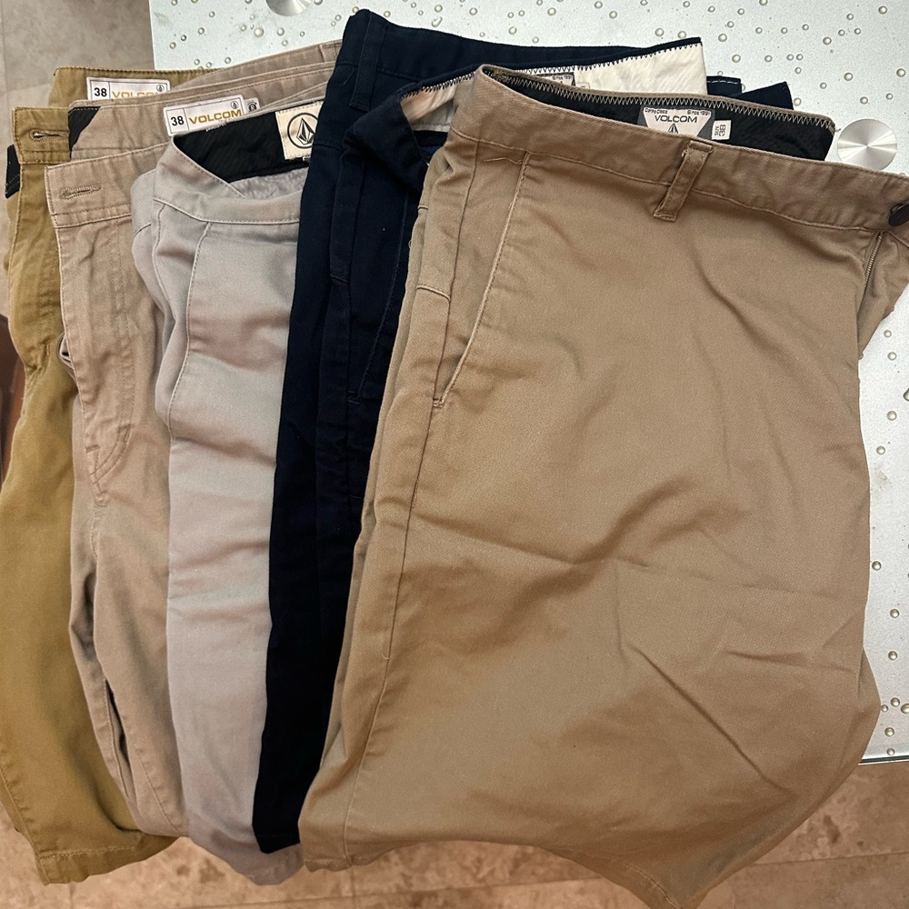 Volcom & Billabong shorts size 38 lot.